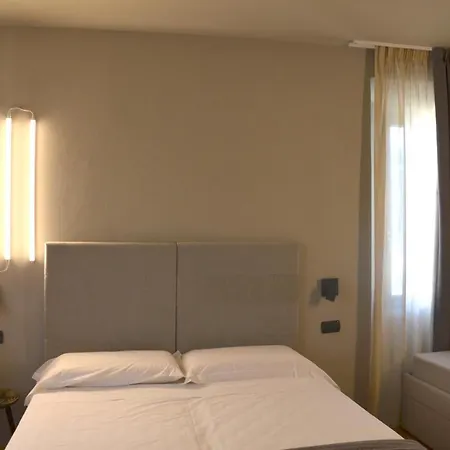 Re Versiliana Junior-house Марина-ді-П'єтразанта