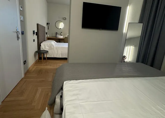 Re Versiliana Junior-house Марина-ді-П'єтразанта